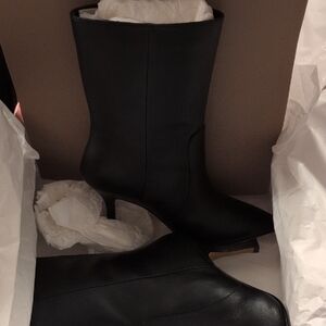Sleek Black Heeled Boots for Women
